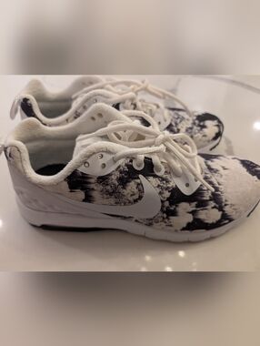 Nike Air White and Black Printed Sneakers Size 8